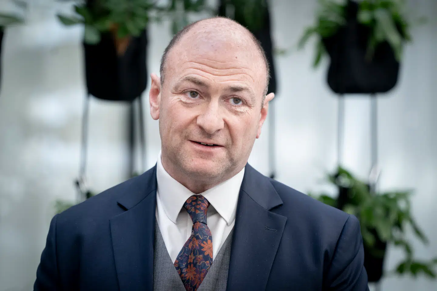 Dansk Industris direktør for Forsvar og Sikkerhed, Joachim Finkielman, er mere end træt af den voksende bunke af sikkerhedsgodkendelser, der sander til hos FE og PET.