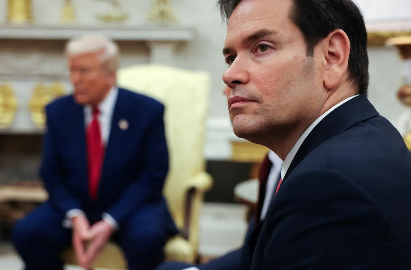 Marco Rubios grimasser under topmøder i Det Ovale Kontor er blevet et sindbillede på hans svære balancegang som udenrigsminister i Donald Trumps regering.