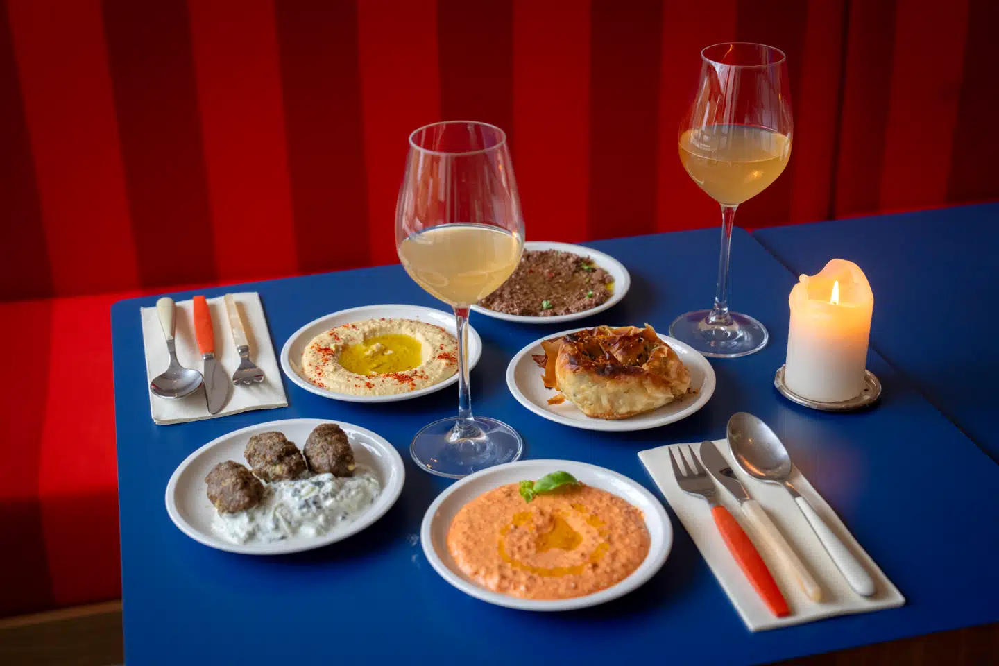 Bambi i Kødbyen har en storartet akustik. På en anden bar fik Søren Frank dog genial vin til minimale priser.