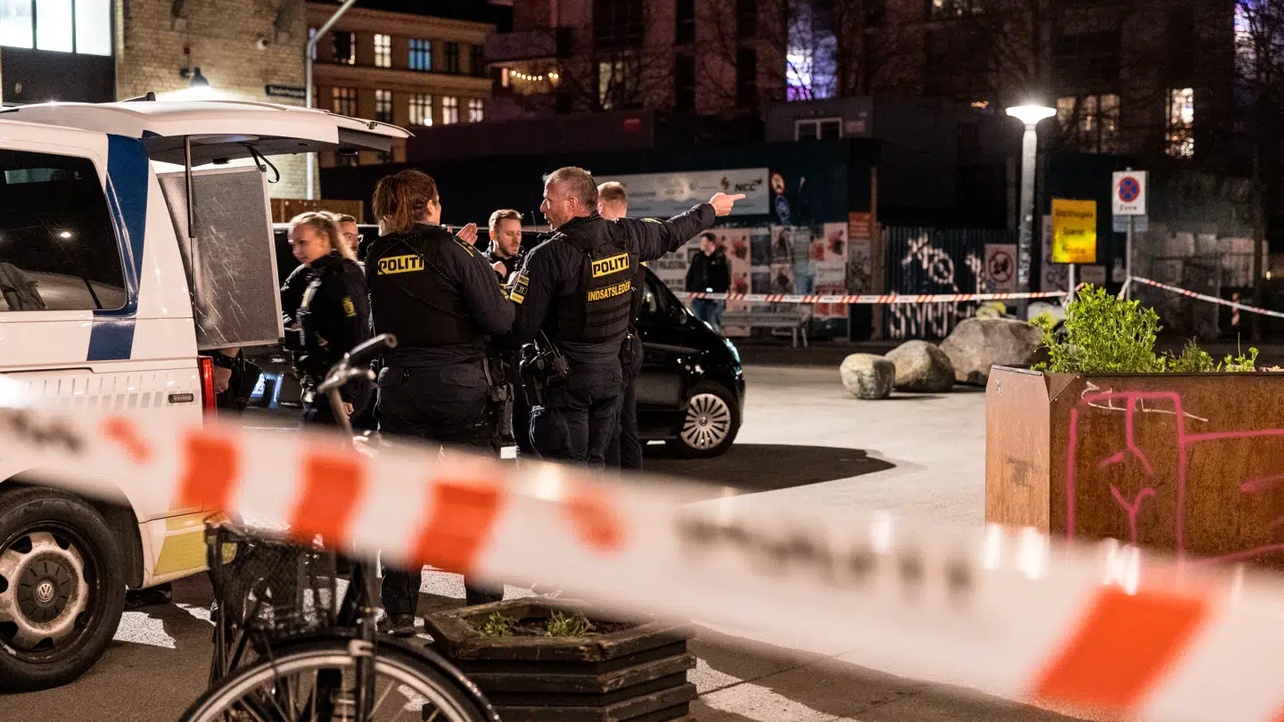 Politiet er til stede ved Kødbyen i København onsdag den 9. april 2025