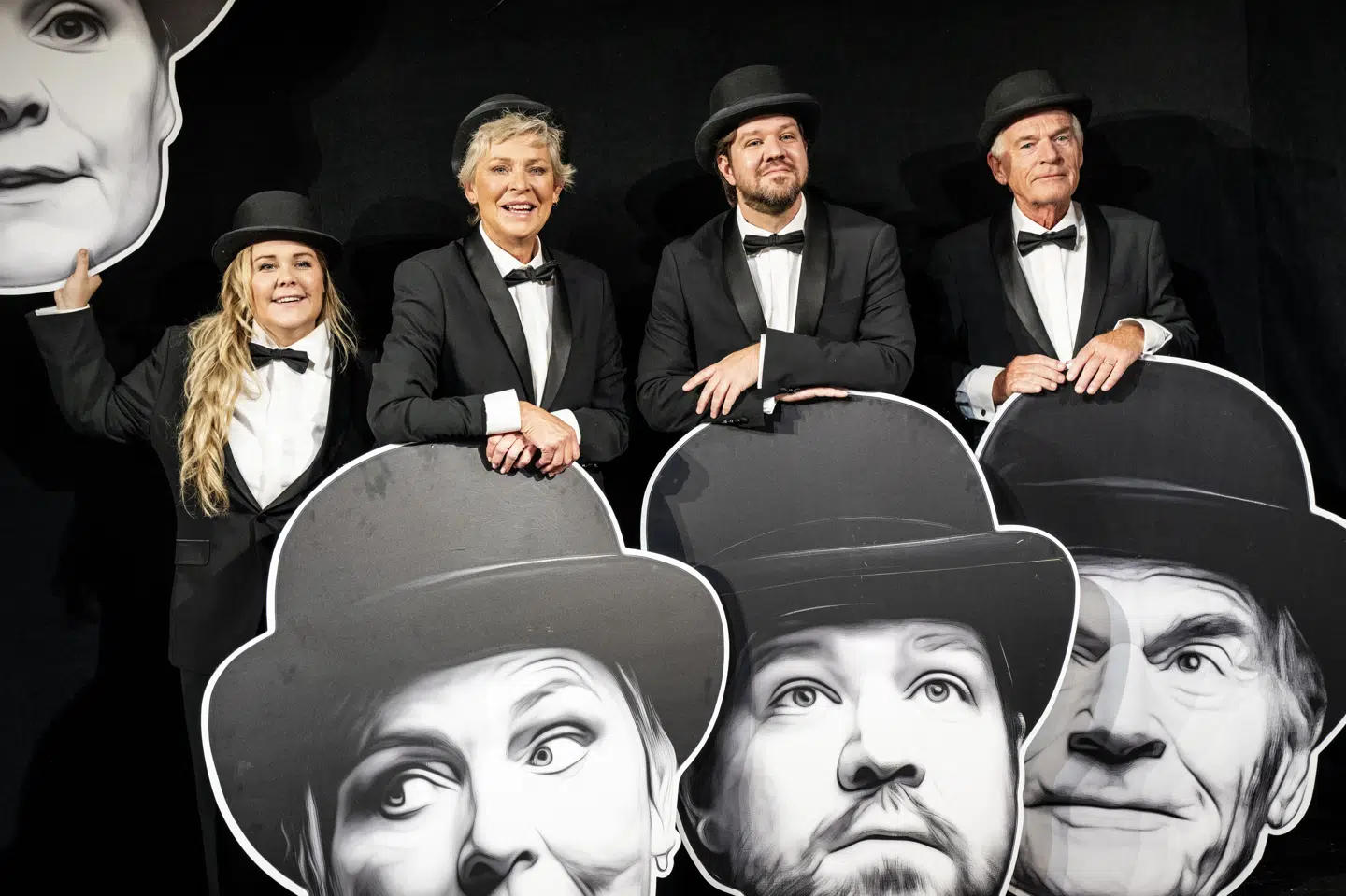 Linda P, Søs Egelind, Thomas Warberg og Kurt Ravn under et pressemøde for Tivolirevyen i Grøften i Tivoli i København. Søs Egelind har nu besluttet at trække sig fra showet. (Arkivfoto).