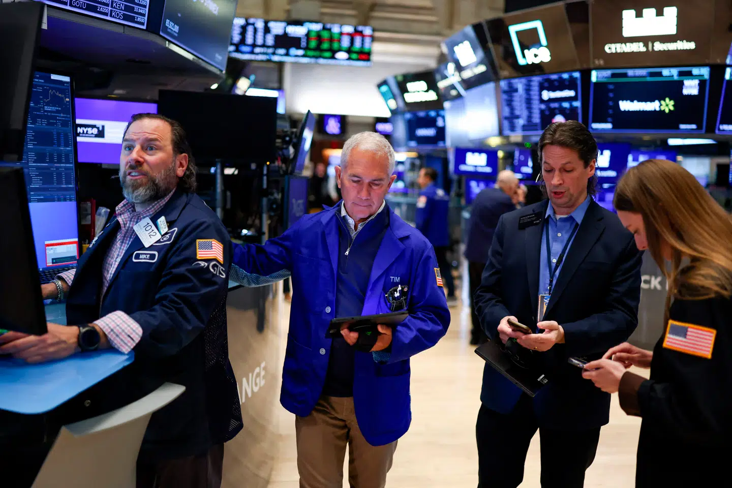 En blandet handelsdag venter investorerne.