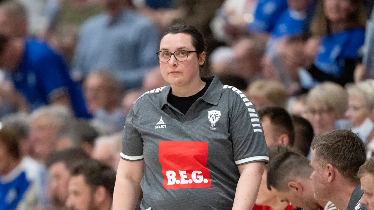 Julie Loop har fået til opgave at redde hæderkronede KIF midt i sin barsel.