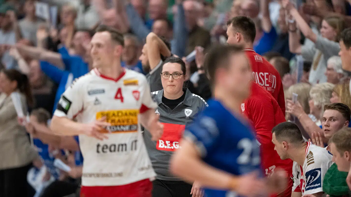 KIFs cheftræner Julie Loop under kampen mellem Grindsted GIF og KIF Kolding i mændenes herreliga i håndbold i Grindsted onsdag den 9. april 2025.. (Foto: Bo Amstrup/Ritzau Scanpix)