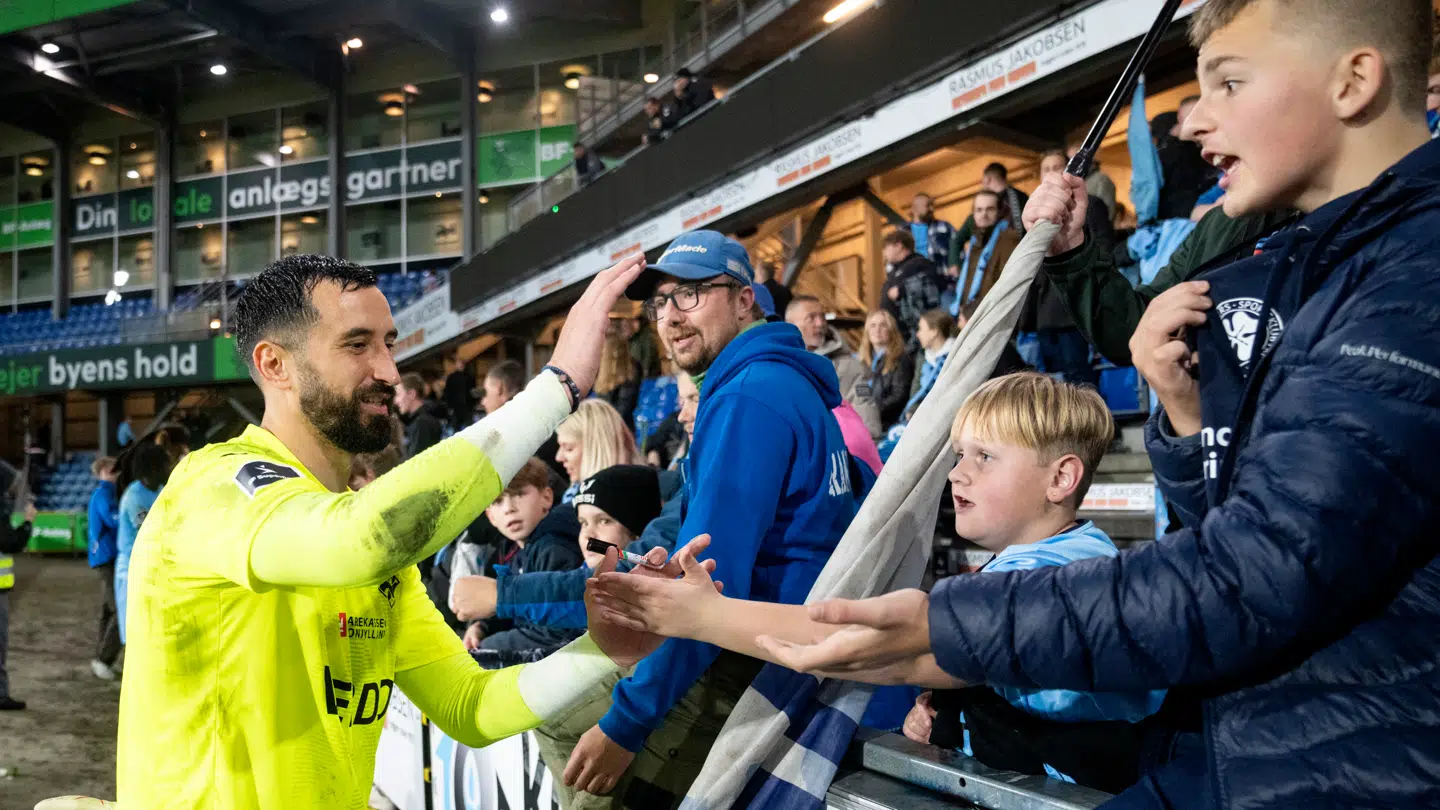 Izzo ville ønske, at man spillede på mere børnevenlige tidspunkter i Superligaen.