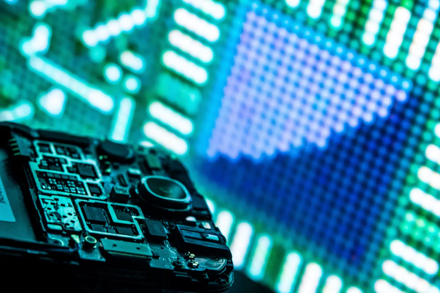 Efter Trumps toldstigninger mod Kina, har der været en forventning om, at blandt andet Apple ville blive hårdt ramt. Nu har Trump undtaget computere, telefoner og chips fra tolden.