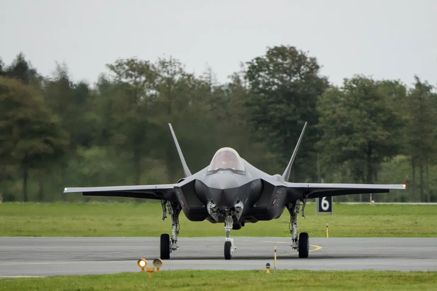 Kampflyet F-35 er blandt de nyeste anskaffelser i Forsvaret, som i de kommende år får tilført store summer til oprustning. (Arkivfoto).