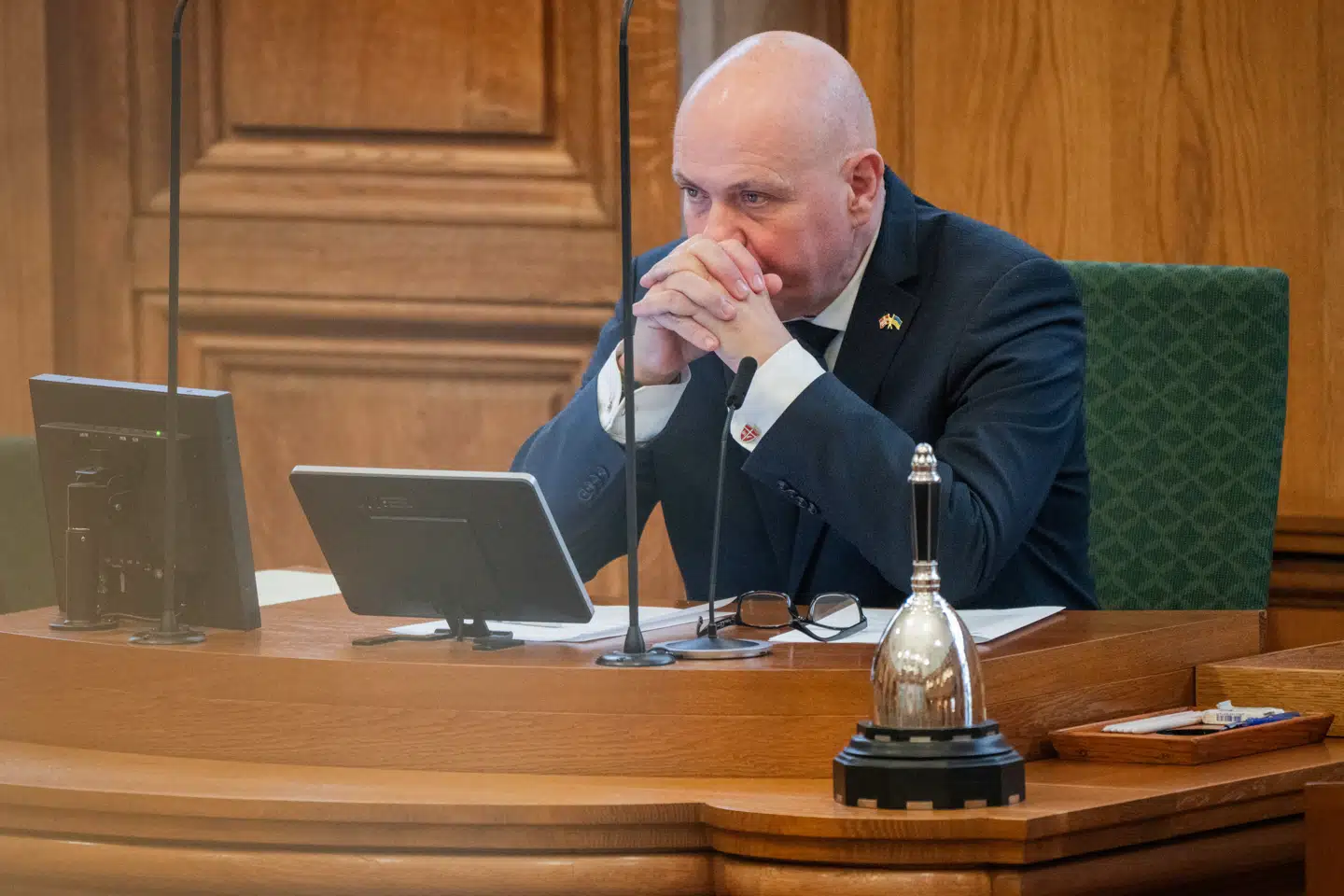 Når folketingsmedlemmer, der ikke genvælges, får et eftervederlag, der for de fleste beløber sig til cirka 1,3 millioner kroner over to år, så virker det meget lidt borgerligt at foreslå, at skatteyderne skal betale gratis psykologhjælp, mener Helge Adam Møller om et nyt forslag fra Søren Gade (billedet).