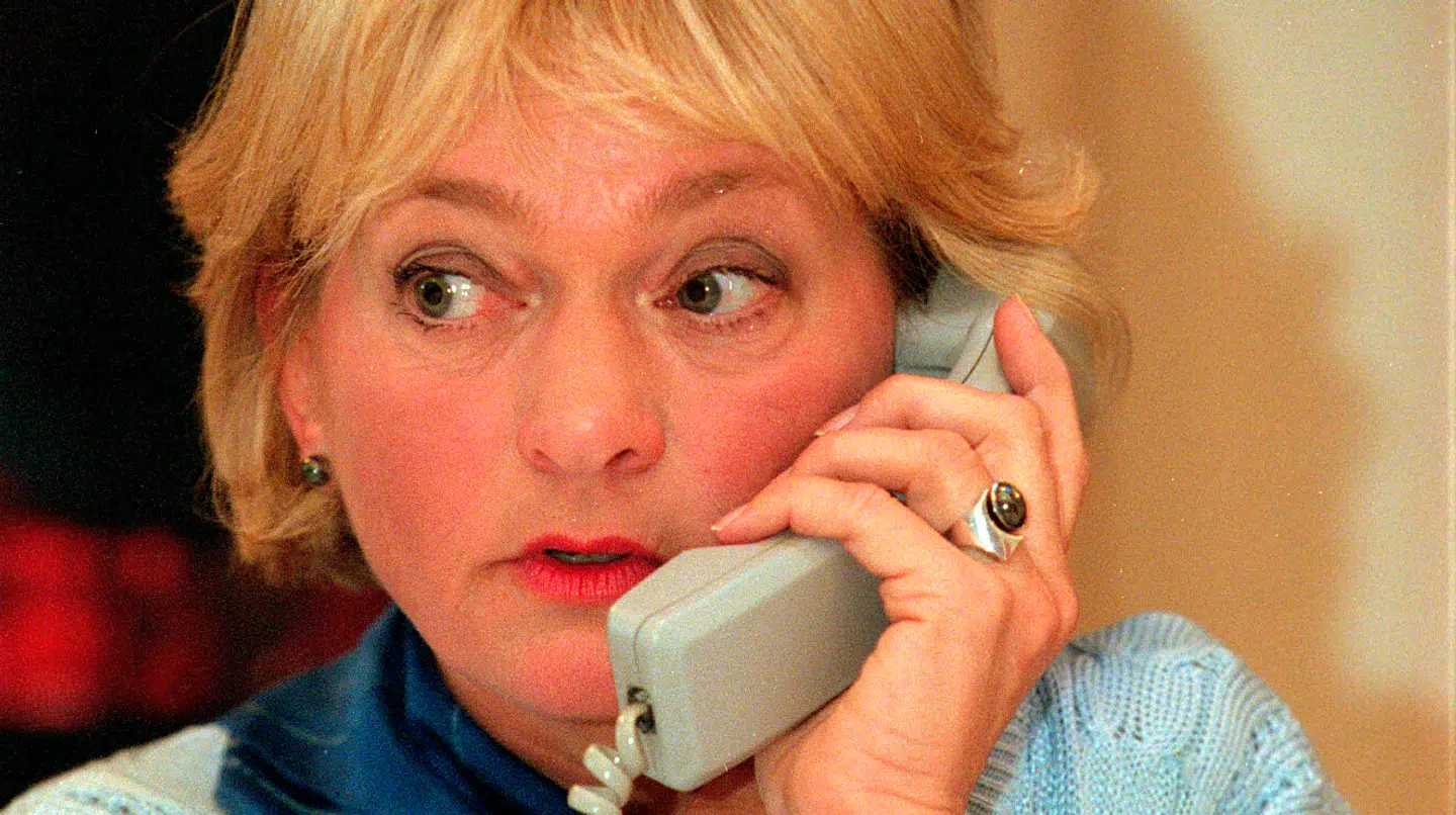 Pia Kjærsgaard afbilledet i 1998 – på det tidspunkt formand for Dansk Folkeparti – idet hun deltager i 'Ring til B.T.'