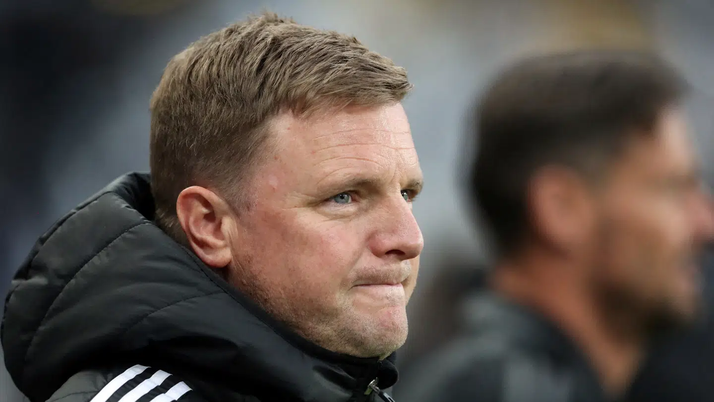 Newcastles træner, Eddie Howe, er blevet indlagt på hospitalet.