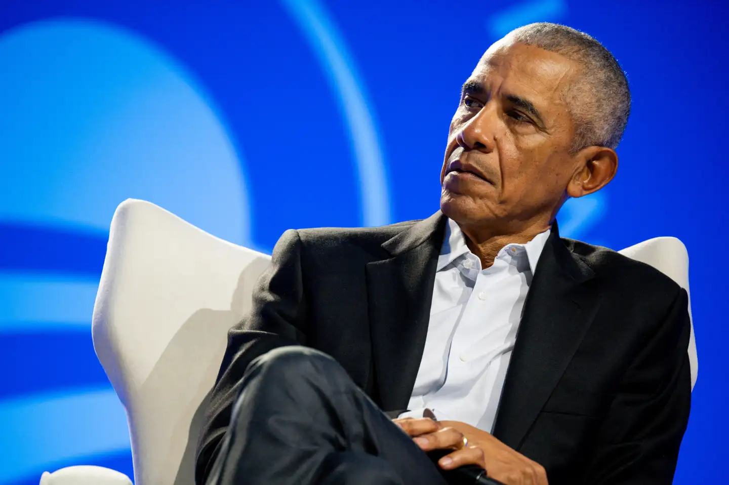 Den tidligere amerikanske præsident Barack Obama roser Harvard University for at afvise Trumps krav.
