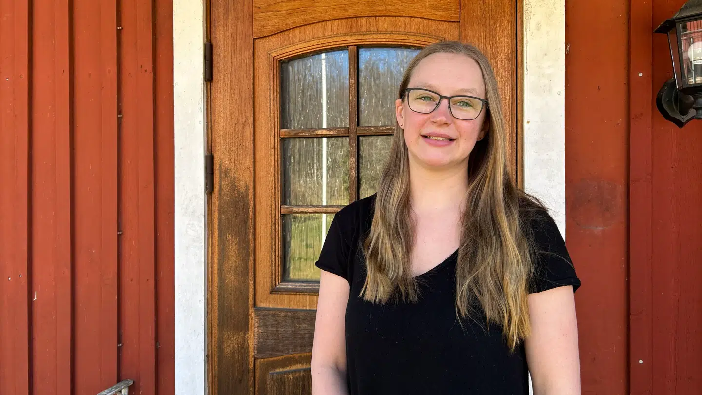 Julia Svensson er nabo til Stedsans in The Woods.