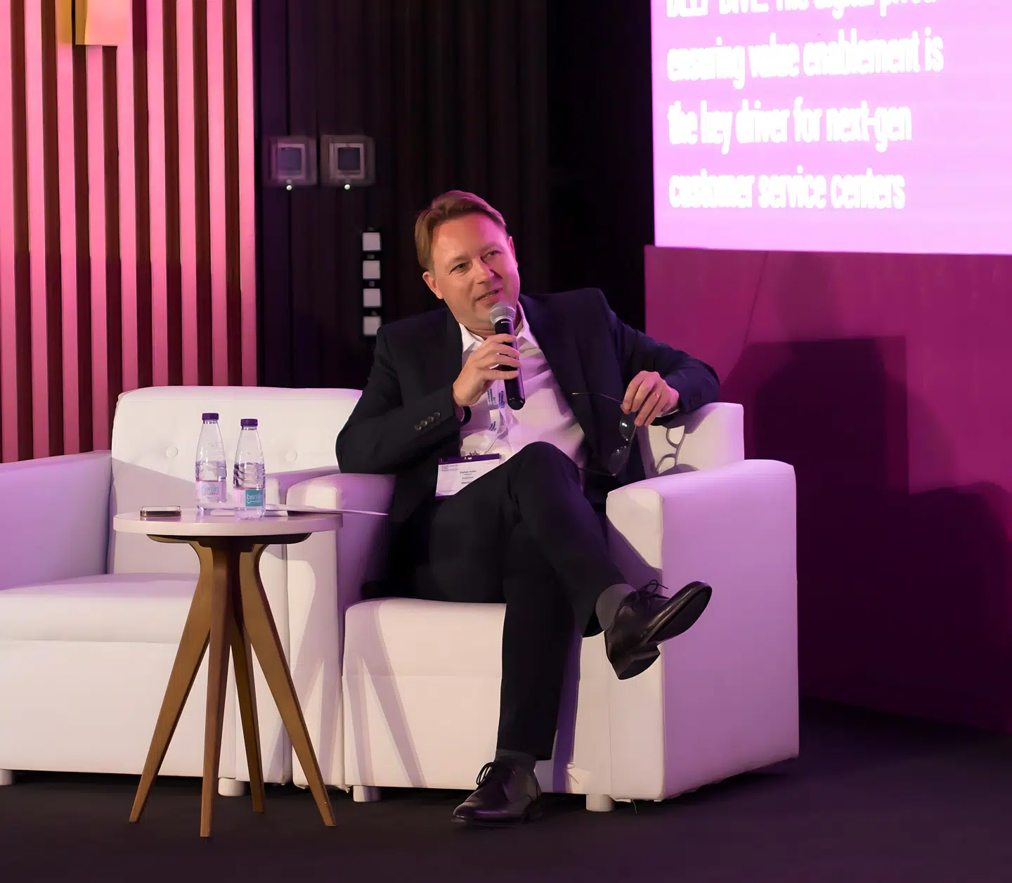 Daniel Käfer holder som fremtidsforsker flere foredrag og har også skrevet en bog med forudsigelser for fremtiden – blandt andet kærlighedsrelationer.