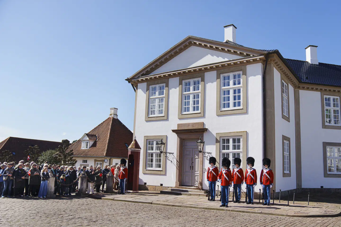 Dronning Margrethe fejrer sin 85-års fødselsdag på Fredensborg Slot. Også da hun fyldte 80 år, opholdt hun sig på slottet i Nordsjælland. Det var under coronaepidemien, og derfor blev fejringen udskudt. Denne gang bliver det meste af fødselsdagen privat. (Arkivfoto).