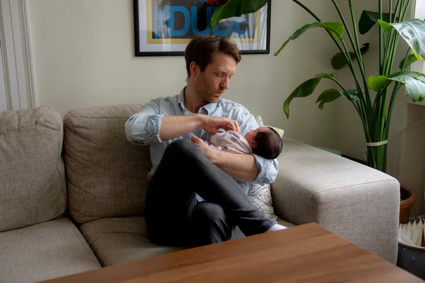 Stefan Pehrsson mener reelt, at bankerne stjæler fra børn, fordi de skal betale samme gebyrer som voksne, selvom børn har en grænse for deres indbetalinger.