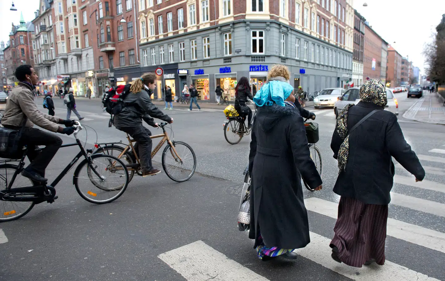 Indvandrerdrengenes fædre og mødre må for alvor tager skeen i den anden hånd og begynder at opdrage nydanske, brune mænd, som er både solidariske, socialt begavede og udviser samfundssind, mener David Munis Zepernick.