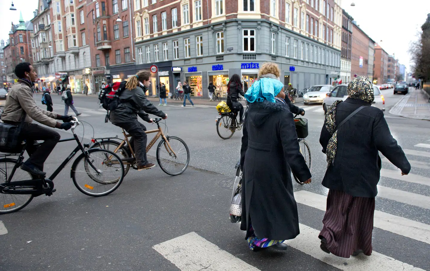 Indvandrerdrengenes fædre og mødre må for alvor tager skeen i den anden hånd og begynder at opdrage nydanske, brune mænd, som er både solidariske, socialt begavede og udviser samfundssind, mener David Munis Zepernick.