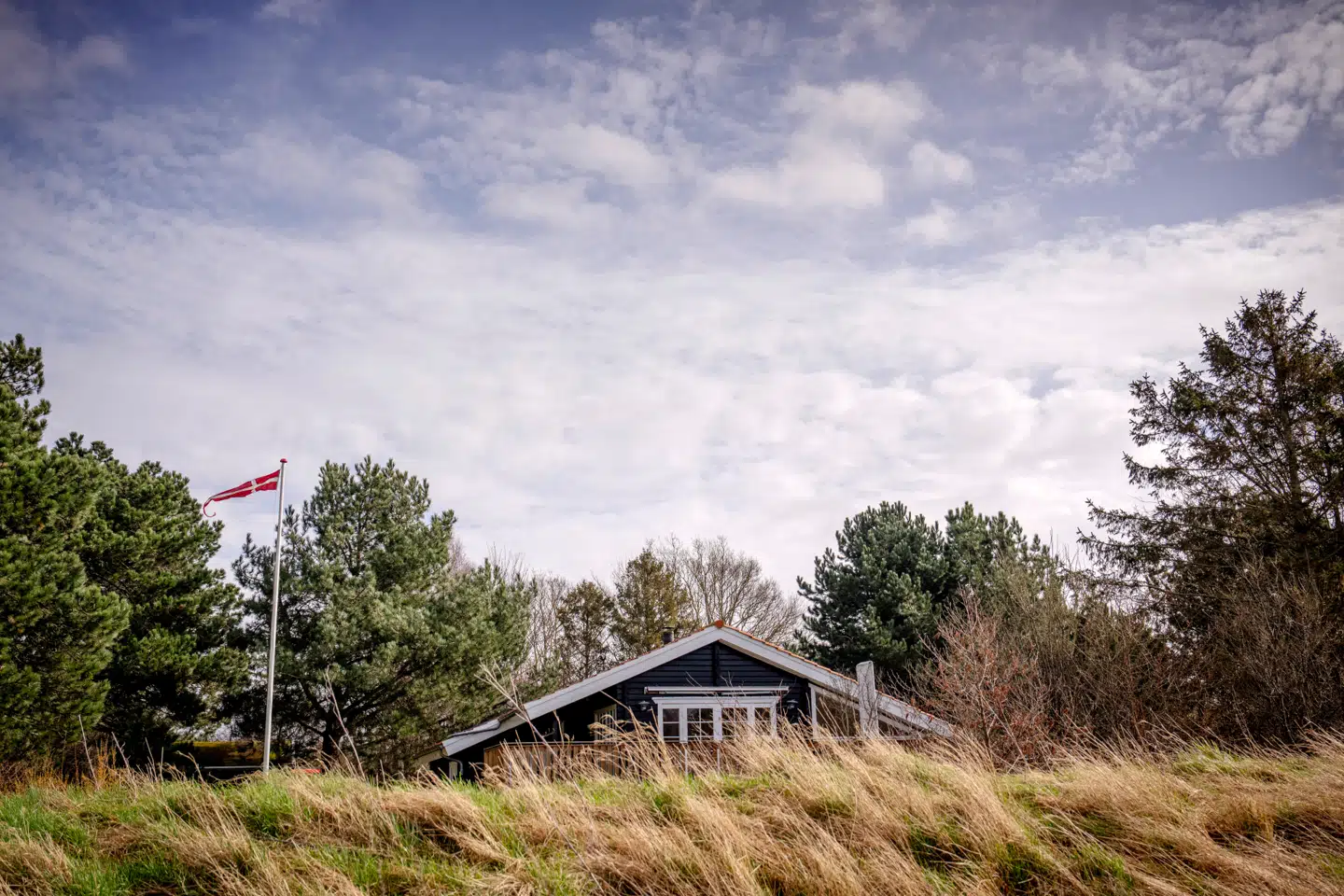 Priserne på landsplan steg for både huse (0,4 procent), lejligheder (1 procent) og sommerhuse (1,76 procent), når man korrigerer for sæson i marts.