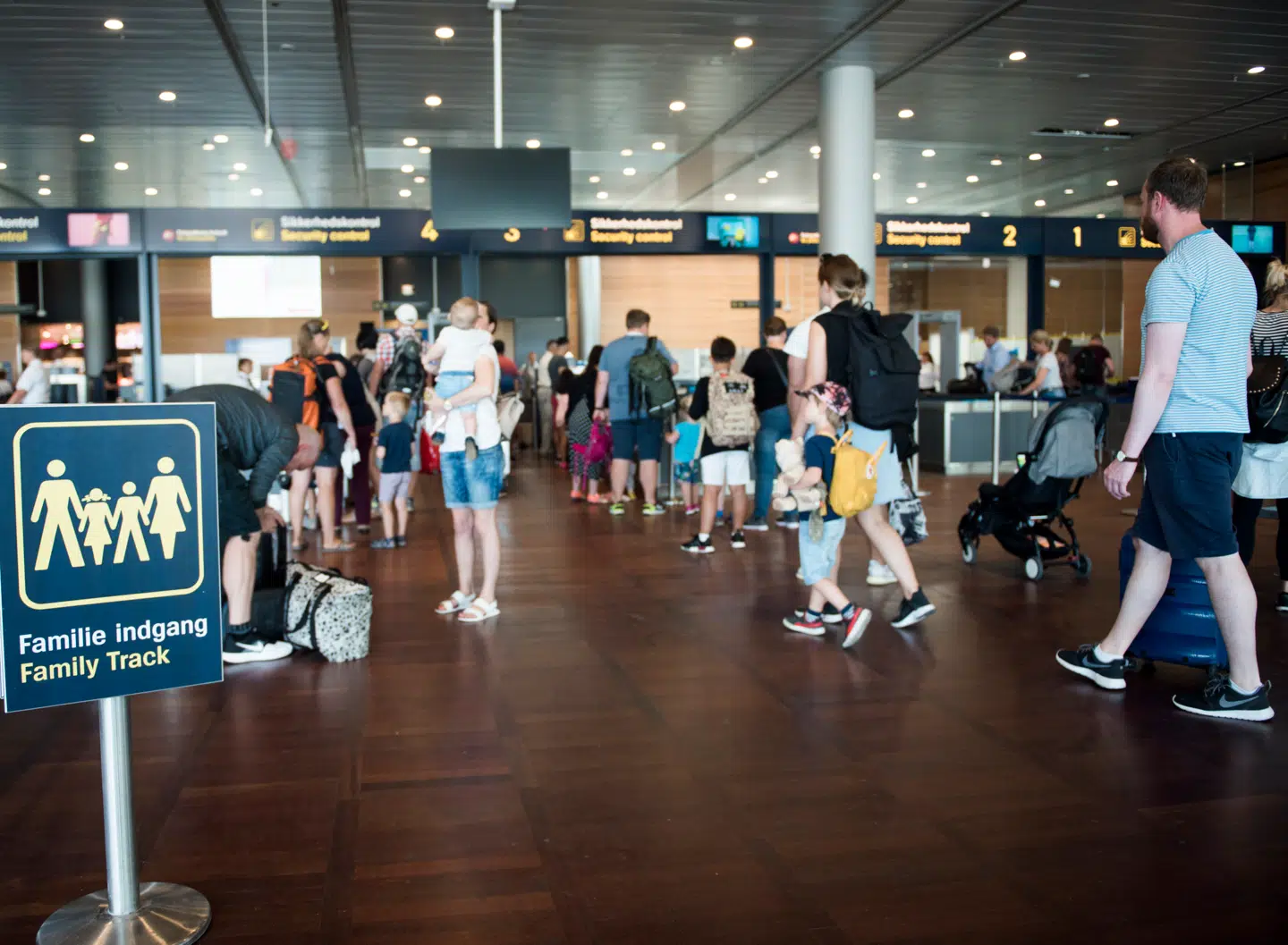 »Når danske diplomater i udenrigstjenesten udstationeres for at fremme danske interesser i verden, mister deres børn – hvis født under udsendelsen – helt grundlæggende rettigheder.«