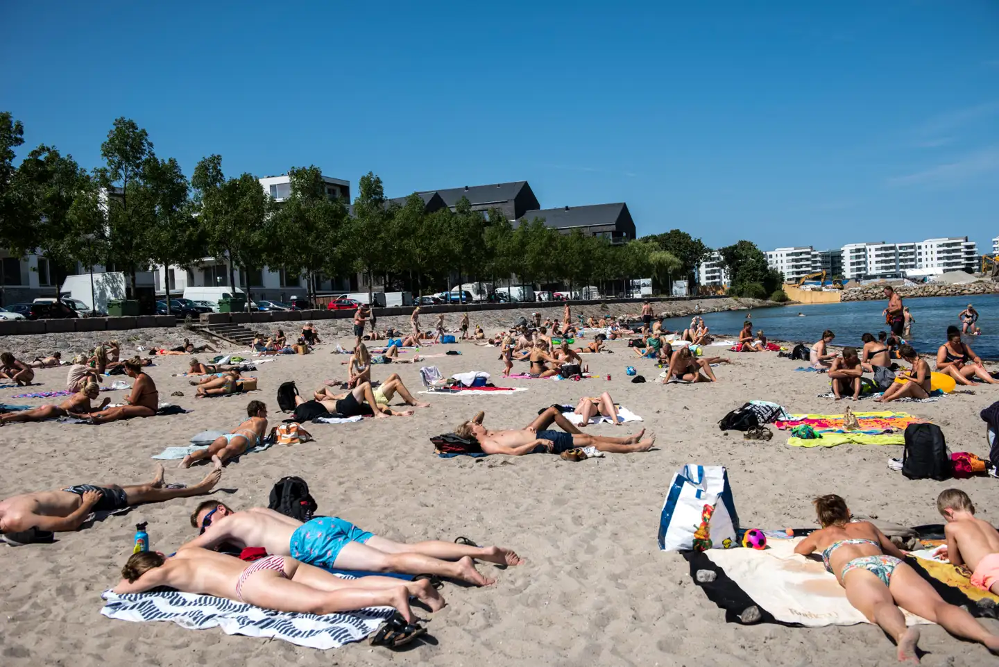 Danskerne valfarter ud i solen, så snart lejligheden byder sig. Men vi glemmer at gardere os ordentligt, og det koster nu.