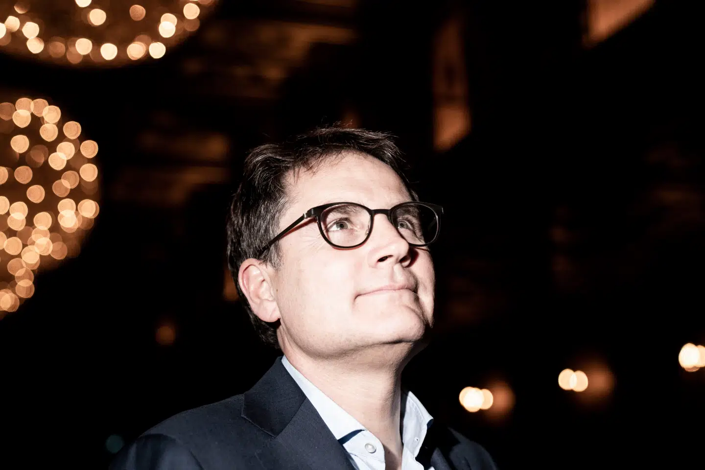 Antallet af administrativt ansatte i den offentlige sektor er løbet løbsk, lyder det fra Brian Mikkelsen, der er administrerende direktør i en af Danmarks største erhvervsorganisationer, Dansk Erhverv.