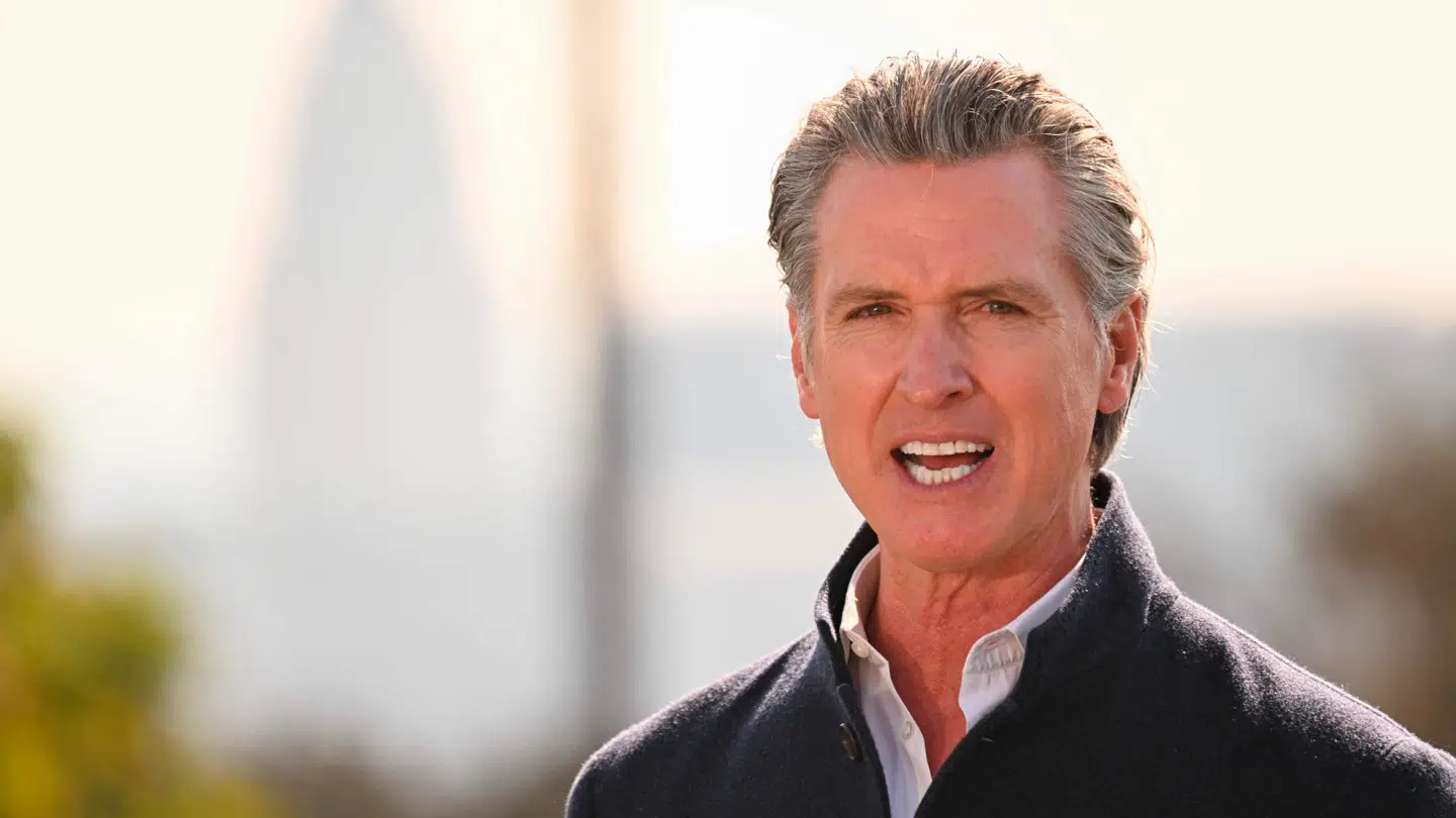 Californiens guvernør, Gavin Newsom, vil forsøge at sætte en stopper for Trumps toldsatser.