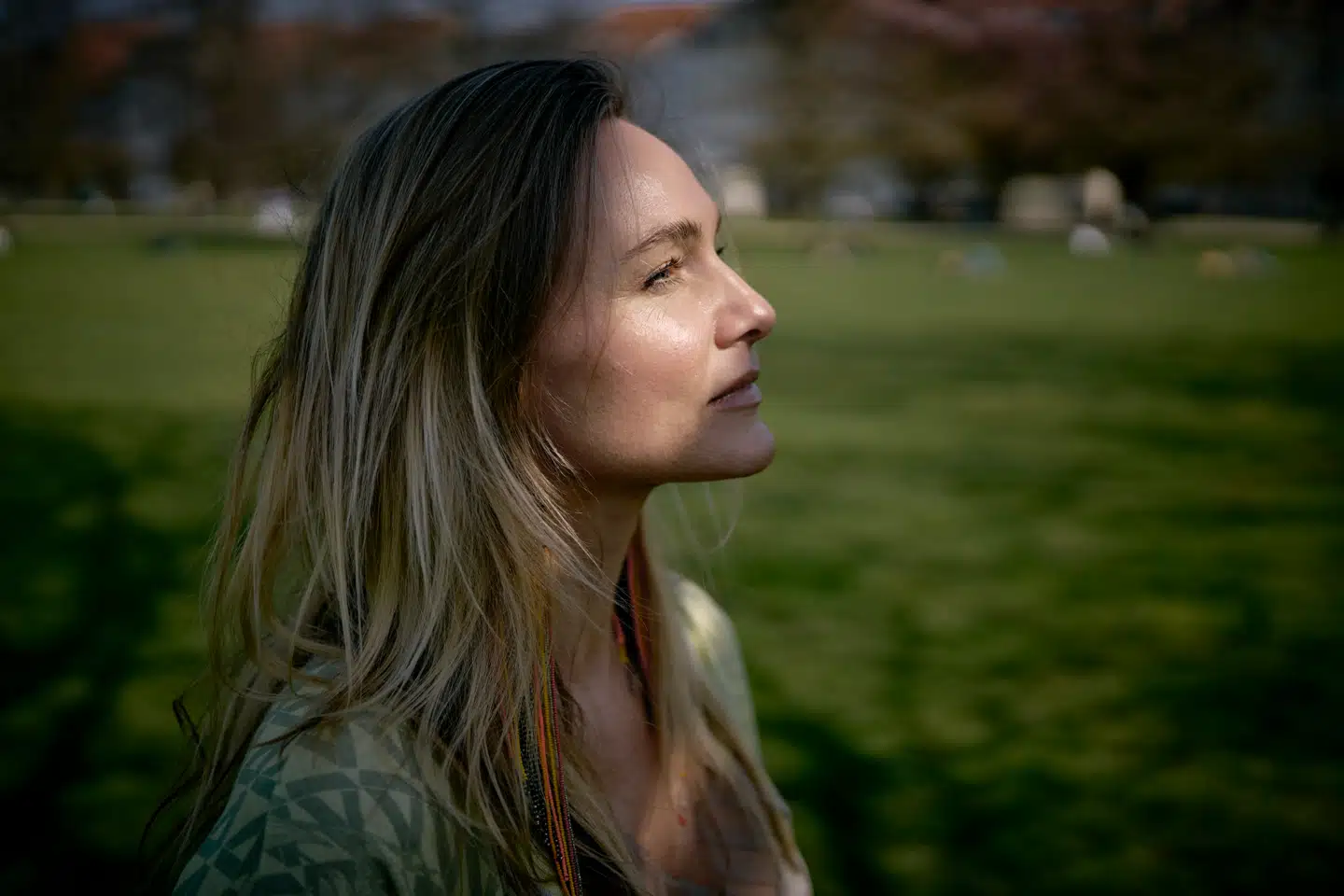 Hele sit liv har Pernille C. Lotus jagtet økonomisk frihed. Da hun endelig fik den, knækkede hun. Nu vil hun fortælle om »bagsiden af medaljen«.