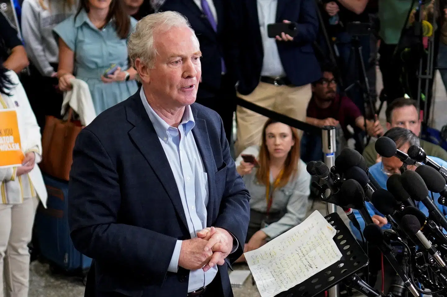 - Han er ikke længere i CECOT. Han er i et andet fængsel nu, som ligger ret langt uden for Sal Salvador (El Salvadors hovedstad, red.), siger senator Chris Van Hollen efter møde med Kilmar Abrego Garcia.