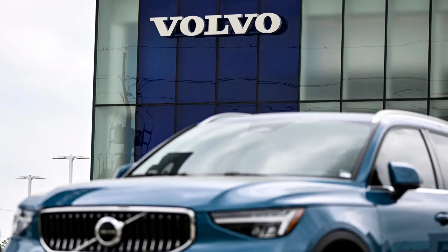 Fredag fortalte en talsperson for Volvo Group, at firmaet planlægger at fyre op mod 800 medarbejdere i USA.