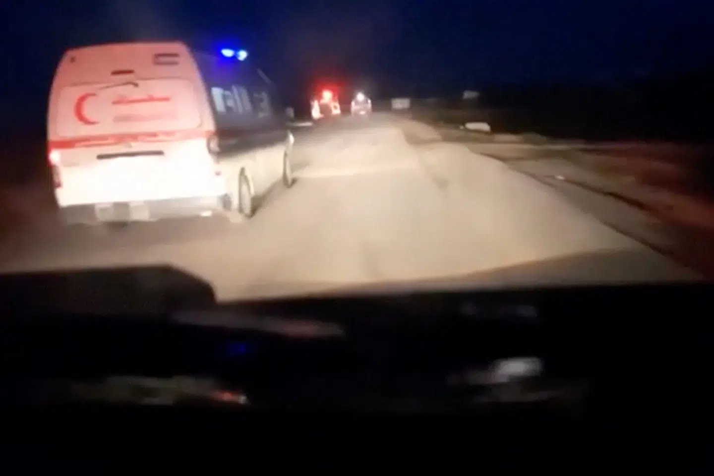 Et billede fra en video, der lå på en mobiltelefon tilhørende af de 15 dræbte redningsarbejdere, viser ambulancer med udrykning kort før den skudepisode, der kostede de 15 palæstinensiske ambulance- og redningsfolk livet 23. marts. (Arkivfoto)