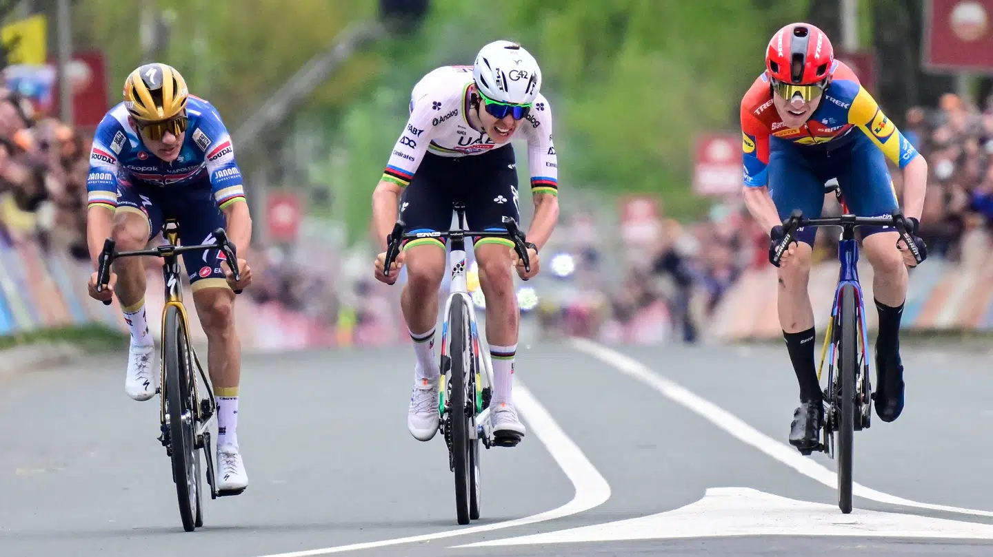Skjelmose slog Pogacar og Evenepoel i spurten.