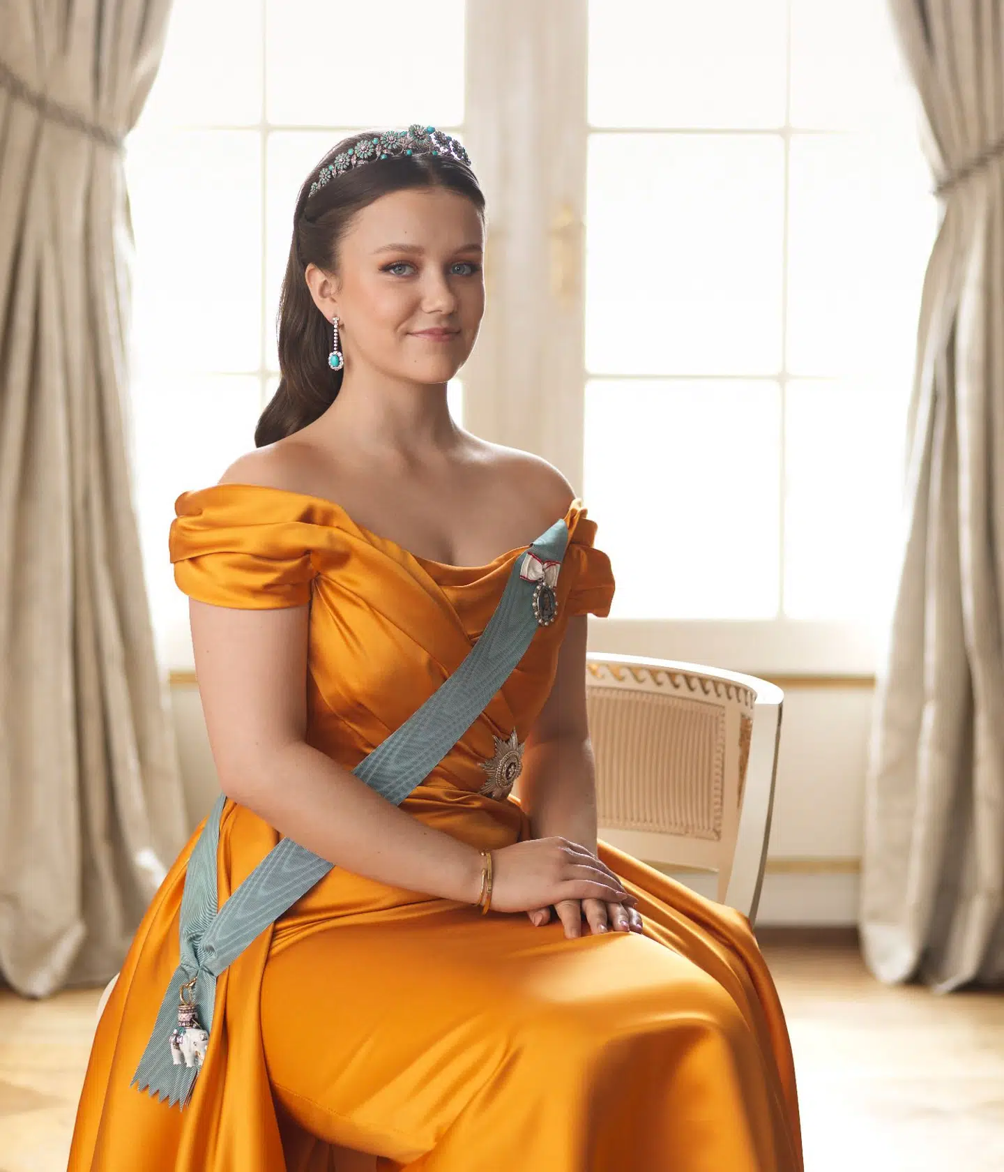 Kongehuset har i anledning af prinsesse Isabellas 18-års fødselsdag offentliggjort de første gallaportrætter af prinsessen.