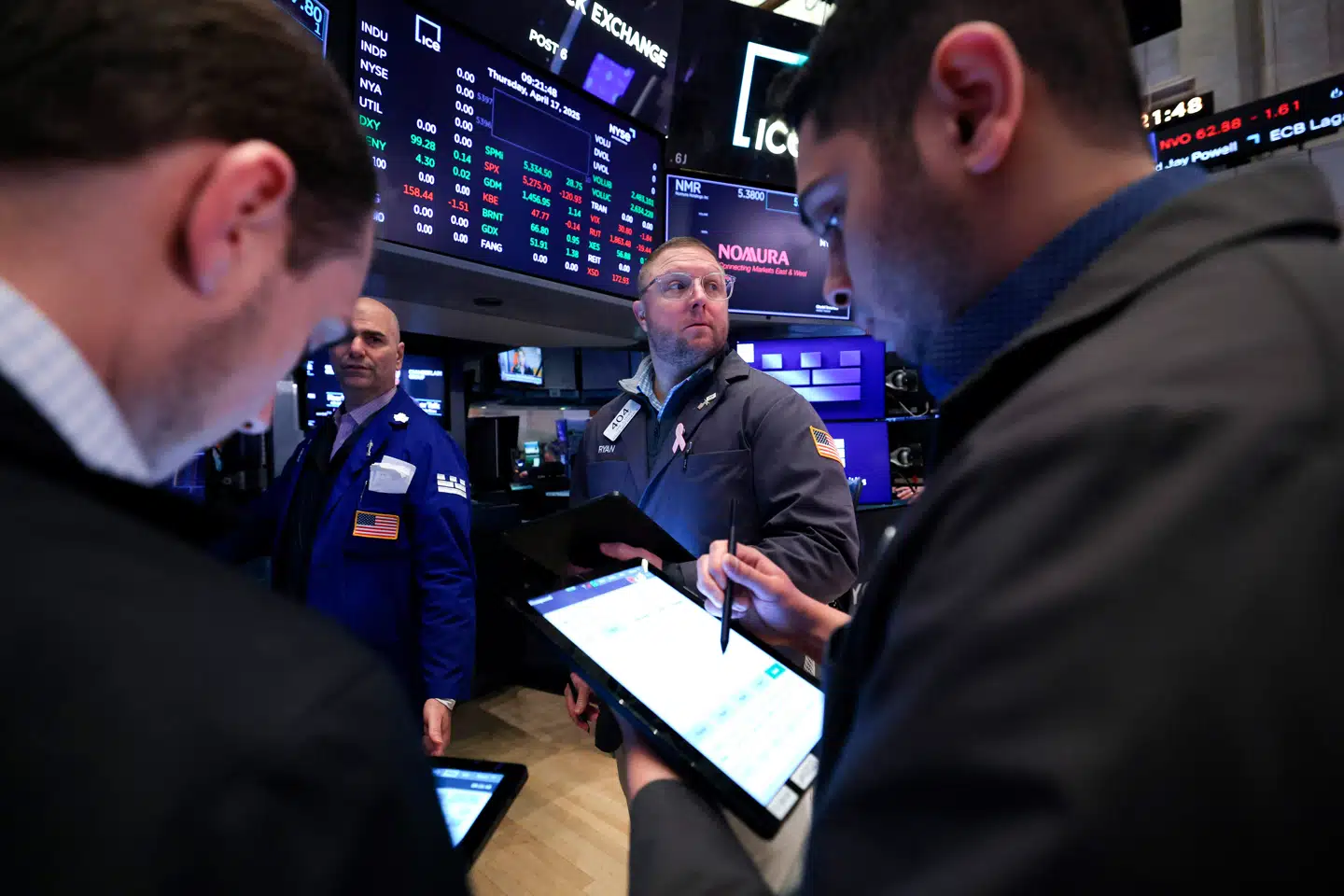 Det er ikke nemt at være børshandler i øjeblikket. De amerikanske aktier flyver hele tiden op og ned.