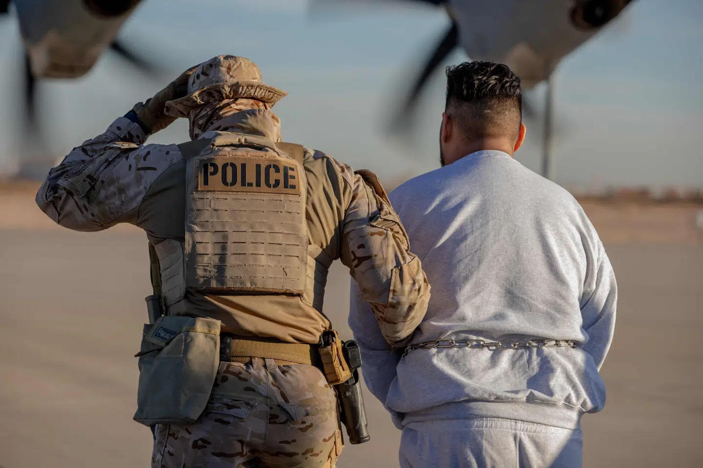 "Vi ville skulle have hundredtusindvis af retssager for de hundredtusindvis af illegale, som vi sender ud af landet", skriver Trump sent mandag dansk tid på Truth Social. (Arkivfoto).