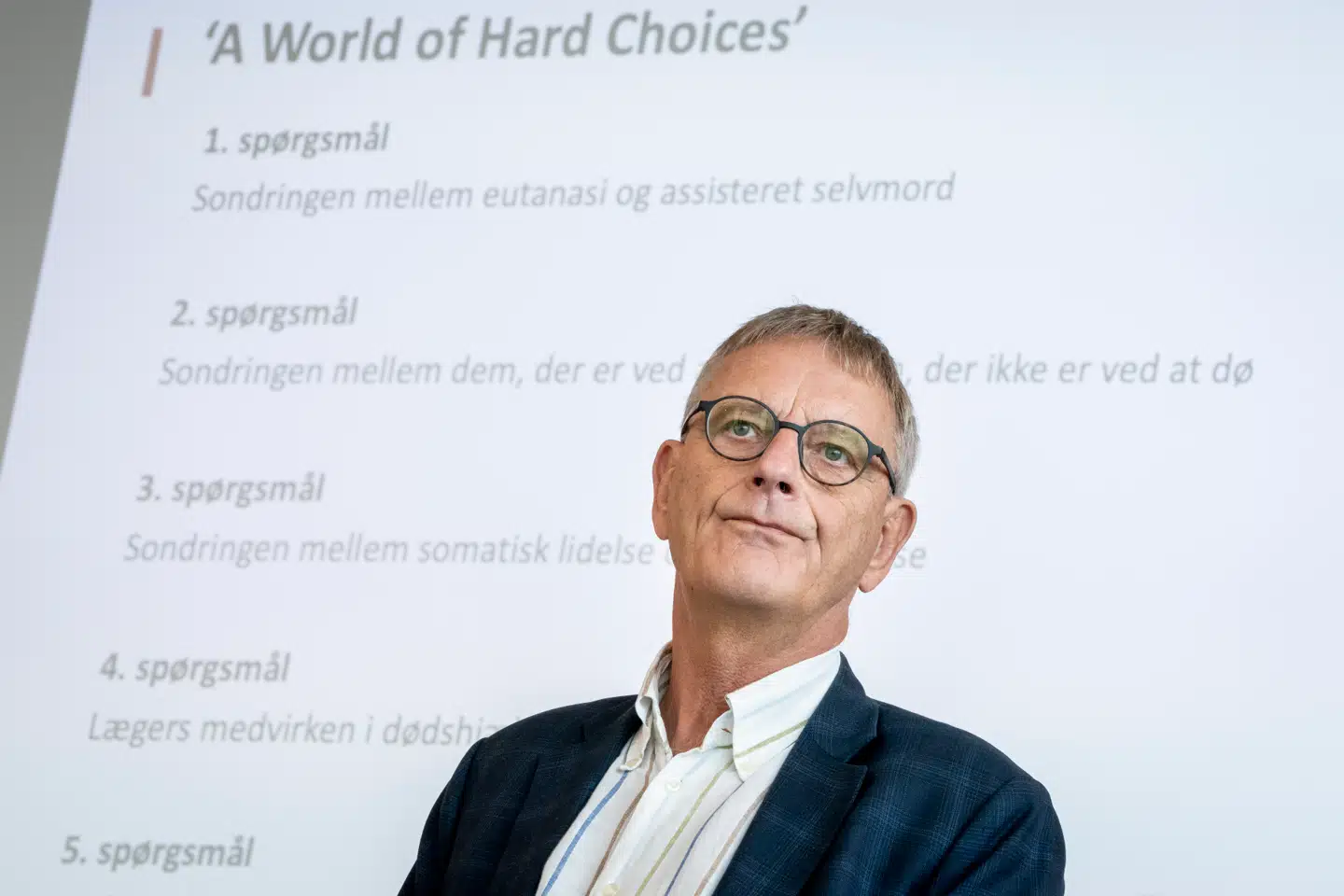 »Det må da være mig, der har rettighederne over min krop?« skriver Eva Terndrup. Her ses formand for Det Etiske Råd, Leif Vestergaard Pedersen, i forbindelse med en pressebriefing om abortgrænse og aktiv dødshjælp, 25. september 2023.