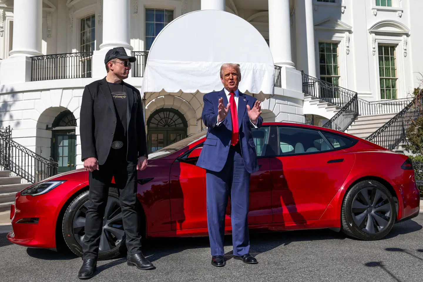 Teslas topchef, Elon Musk (til venstre), har markeret sig som en af de største støtter til USA's præsident, Donald Trump. (Arkivfoto).
