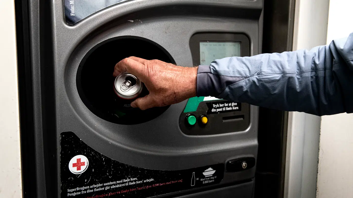 En ny undersøgelse viser, at flere unge end midaldrene og ældre finder det skamfuldt eller ulækkert at pante.