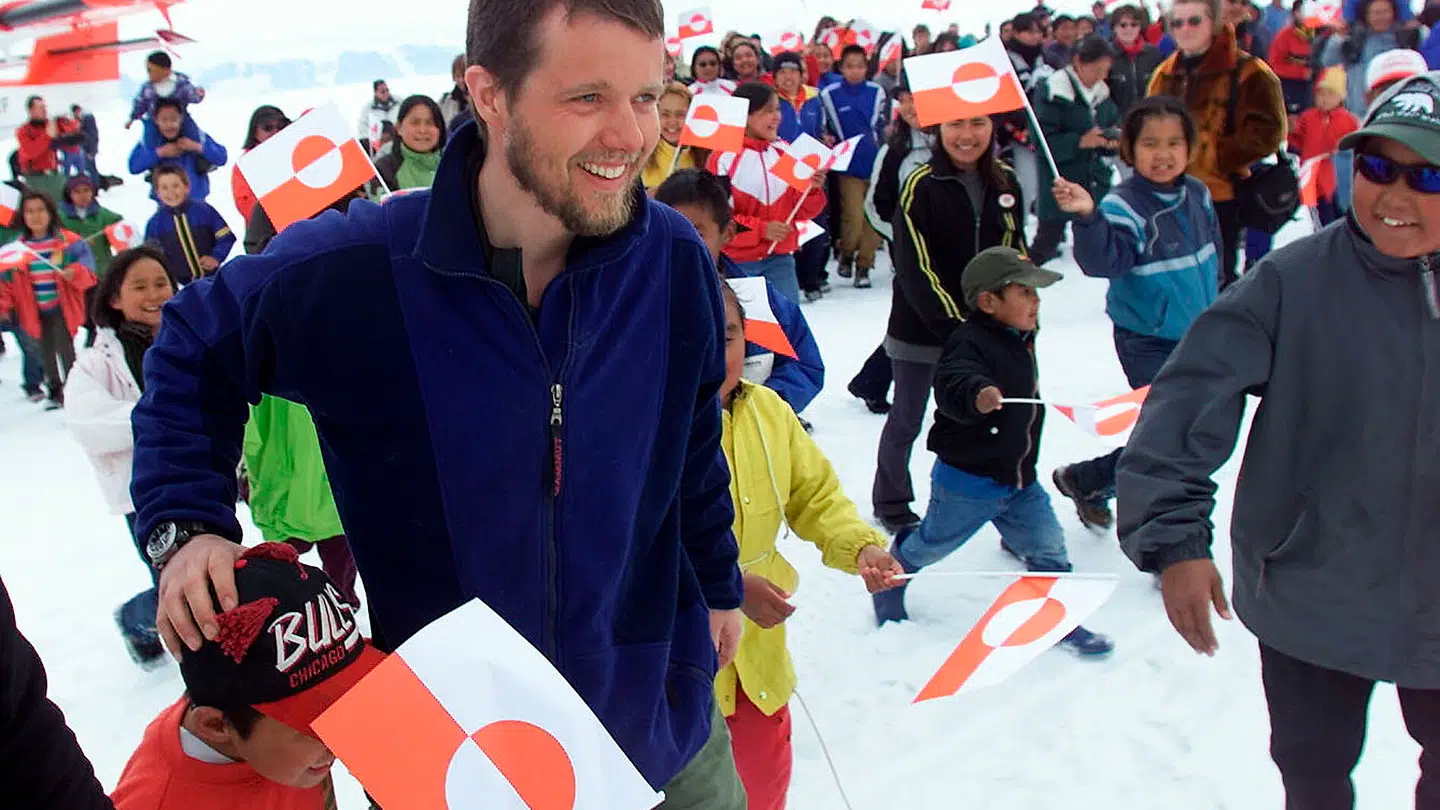 Daværende kronprins Frederik i Qaanaaq i juni 2000 i slutningen af Expedition Sirius.