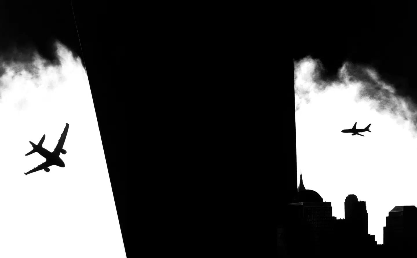 Longo bearbejder sine motiver og »snyder« med realismen. De to fly var aldrig på samme foto.