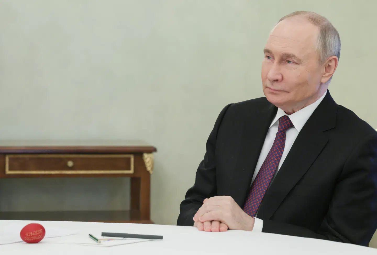 Russiske statsmedier rapporterer, at Kreml er begyndt at forberede sig til et topmøde med USAs Donald Trump. Det er første gang, at den russiske side offentligt tager konkrete skridt til et møde.