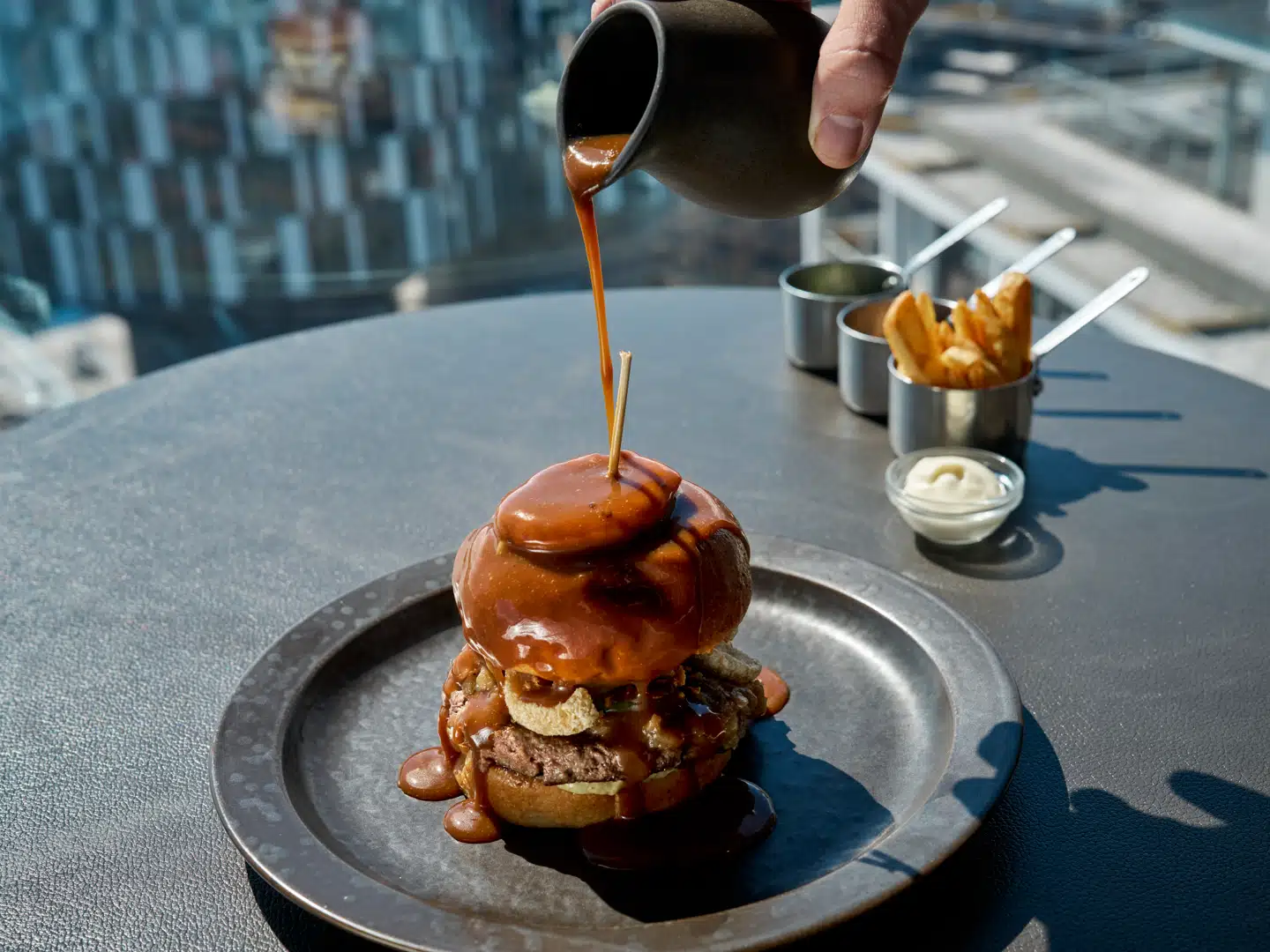 Bøfsandwichen med sovs var aftenens bedste ret.