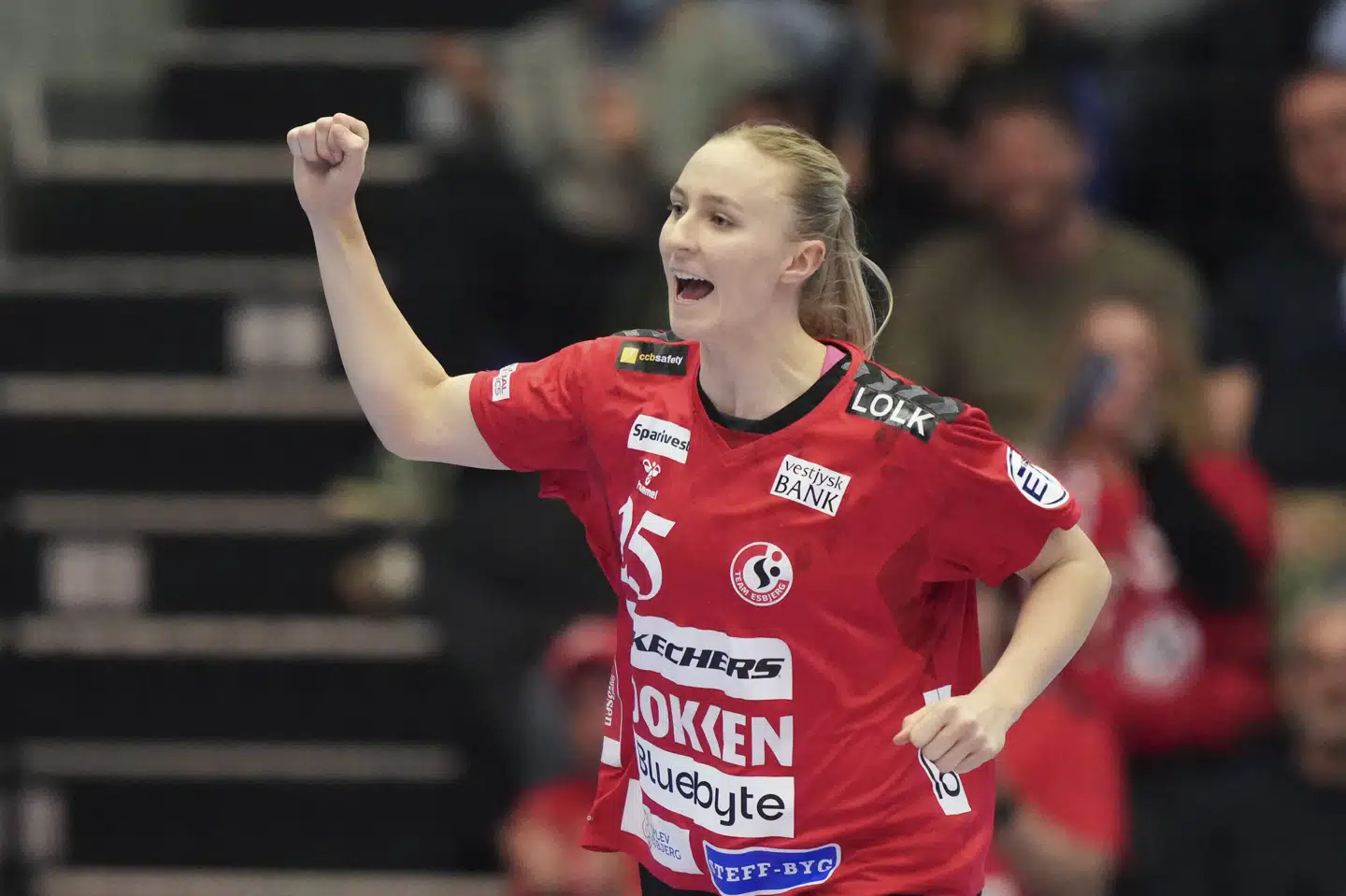 Henny Reistad, der modtog en fornem pris inden kampen, vandt sammen med Team Esbjerg hjemme over Viborg i slutspillet i den bedste danske række. (Arkivfoto).