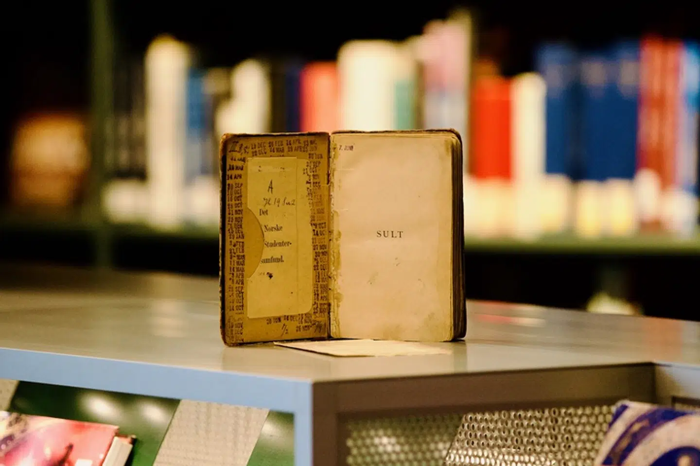 En førsteudgave af den norske klassiker 'Sult' er blevet afleveret på et norsk bibliotek – 107 år for sent. Foto: Kristian Ulyses Andaur / Deichman / PR