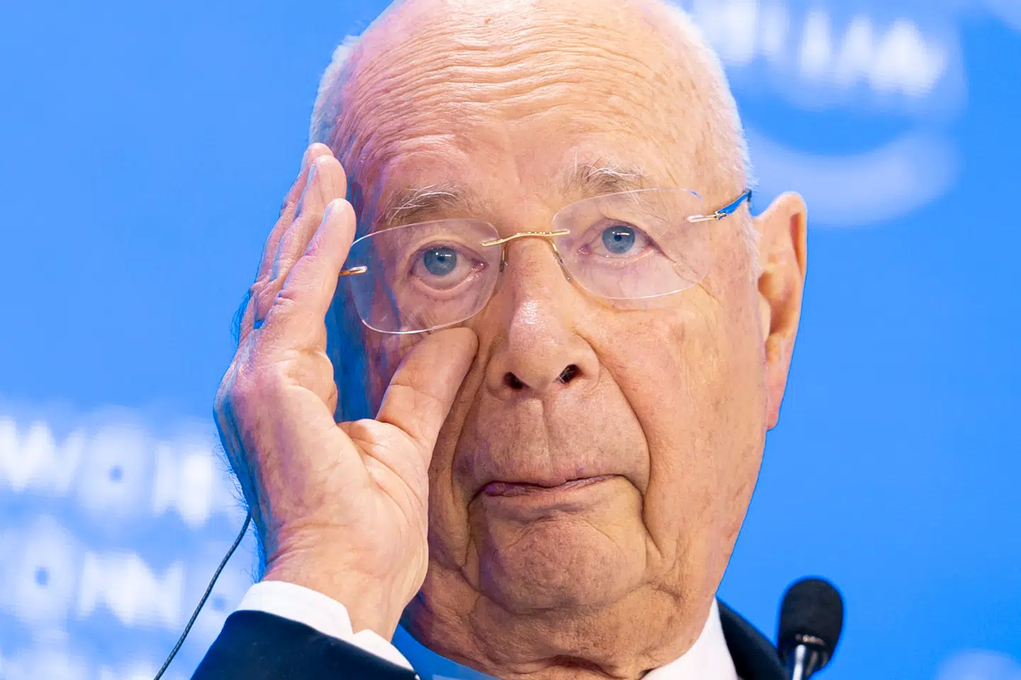 Klaus Schwab var i 55 år frontfigur i World Economic Forum, som han var med til at stifte. I påsken trak han sig efter grove anklager om misbrug af økonomiske midler. Det bakker intern undersøgelse nu op om validiteten af.