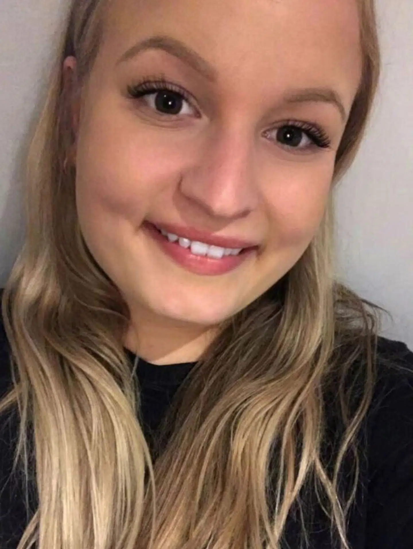 Frederikke Svelle er tidligere Coffee Shop Manager (butikschef, red.) i Espresso House. Hun sagde sit job op, fordi hun blandt andet blev bedt om at presse ansatte til at komme på arbejde, selvom de var syge: »Jeg fik at vide, at jeg bare skulle presse folk eller lokke dem med en biografbillet.«