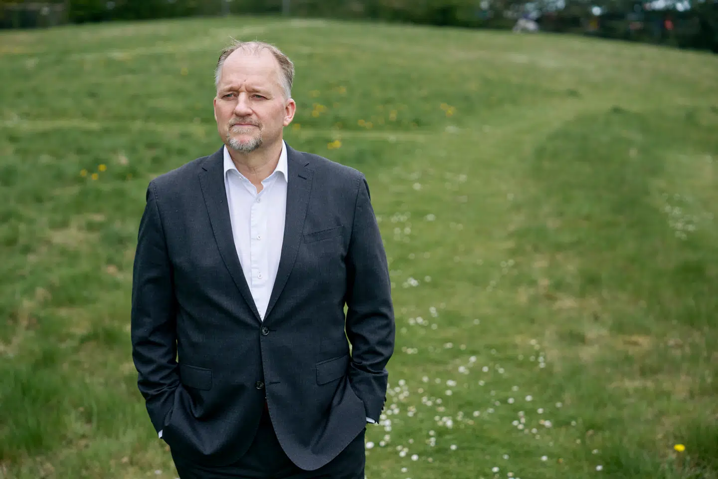 Lars Vinther har skabt en stor formue på at sælge udstyr til hospitaler. Nu vil han bruge en del af pengene på at skabe en sjællandske magtfaktor i dansk tophåndbold.