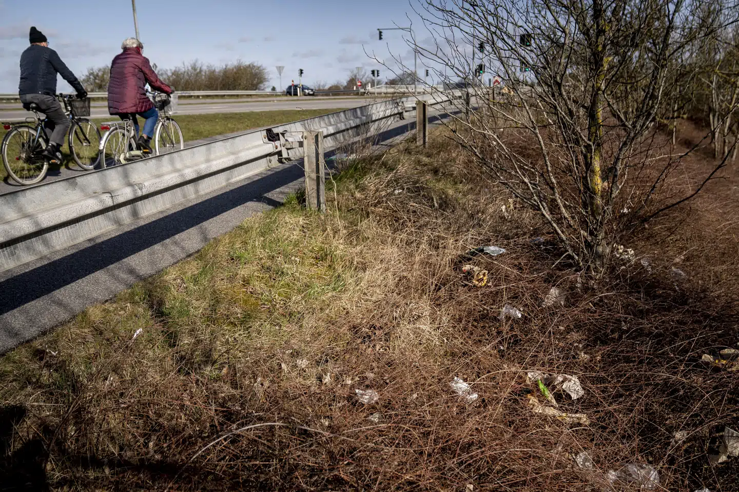Indsamlingen af affald langs statsvejene har ligget stabilt over de seneste ti år. I perioden har Vejdirektoratet fjernet mellem 700 og 900 ton skrald hvert eneste år. (Arkivfoto).