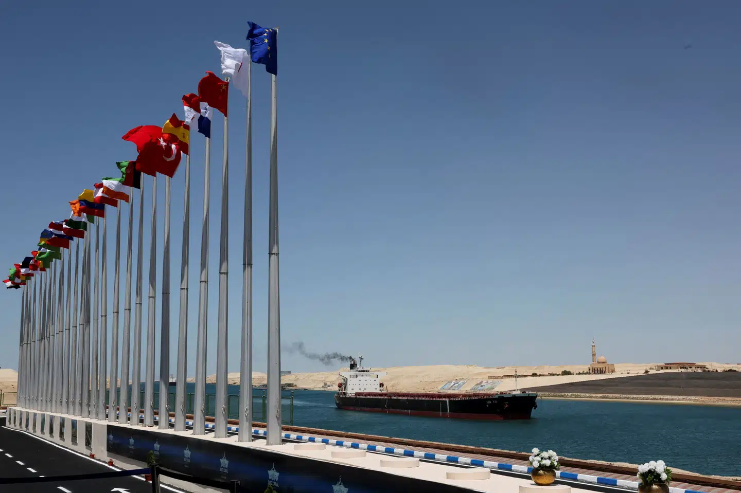 Donald Trump retter lørdag aften opmærksomheden mod Suezkanalen i Egypten. Han mener, at amerikanske skibe gratis skal have lov til at sejle igennem den vigtige sejlrute. (Arkivfoto).