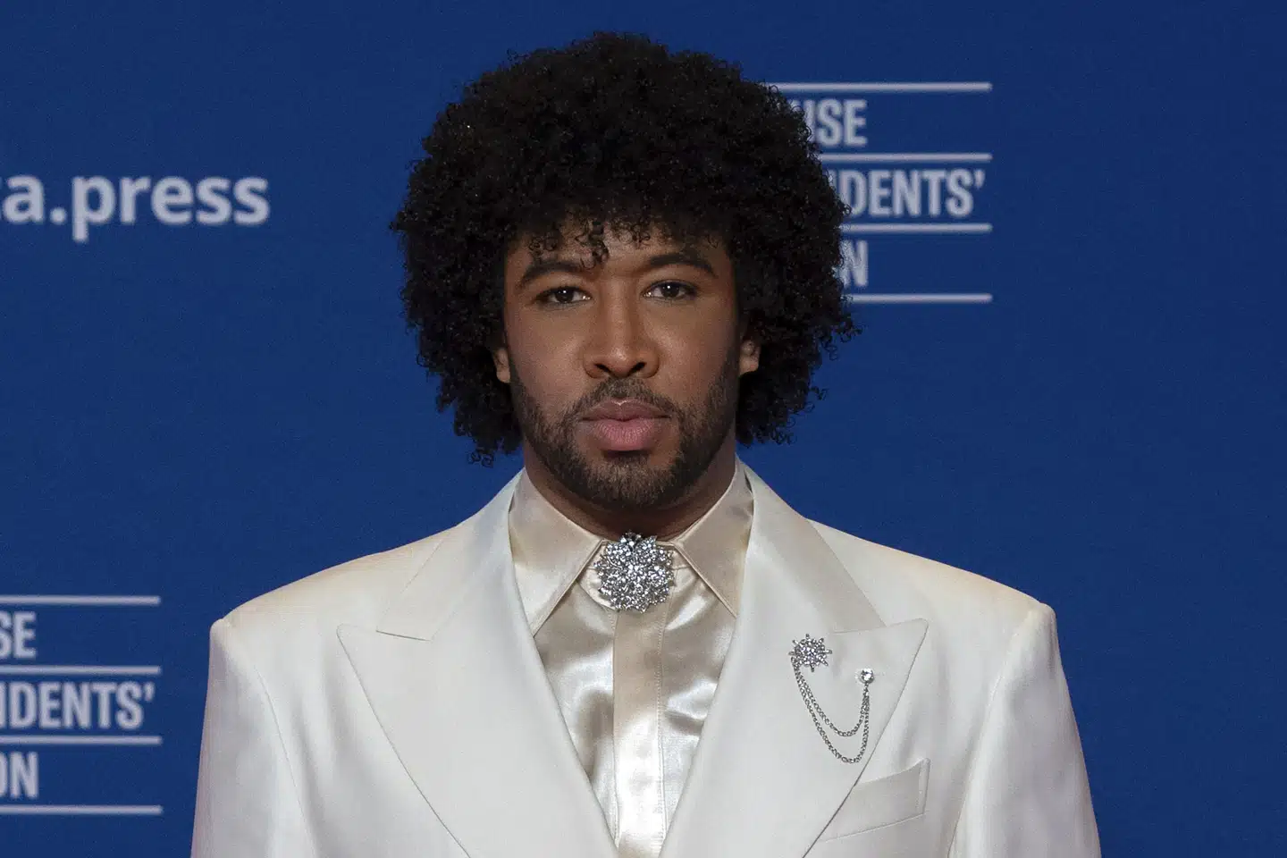 Journalisten Eugene Daniels er formand for White House Correspondents' Association, der lørdag afholdt en årlig gallamiddag.