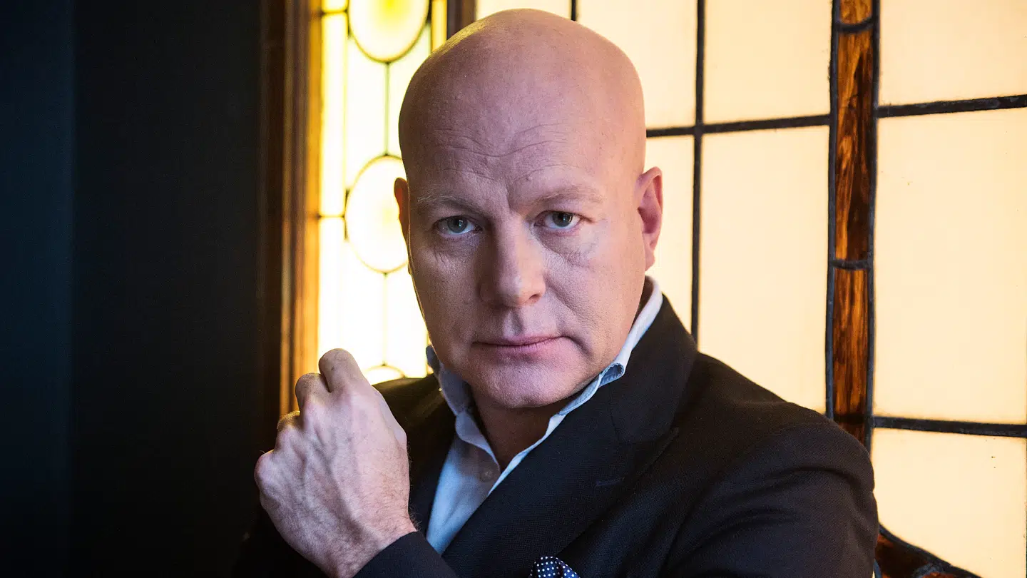 (Arkiv) X Factor-dommer Thomas Blachman blev stiktosset under en kendisfest fredag aften. Men nu har han accepteret en undskyldning.